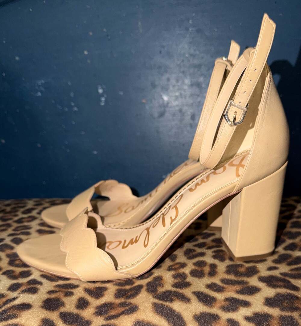 Sam Edelman Odila Scalloped Block Heel Sandals Nude Size 8